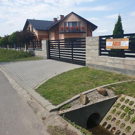 Aris Pokoje Goscinne Wojnicz Екстериор снимка